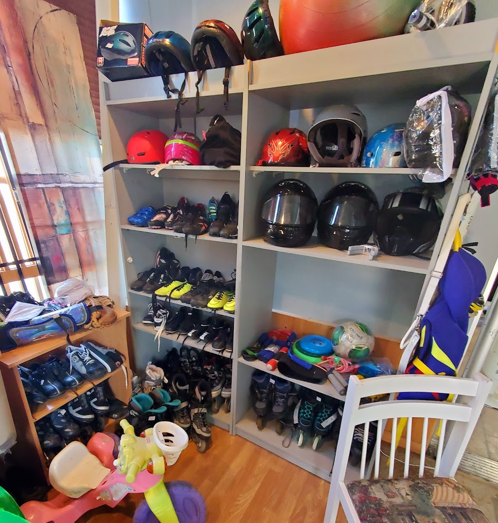 Friperie Le Depanneur | 2325 Rue Poitras, Jonquière, QC G7S 1C8, Canada | Phone: (418) 412-4566