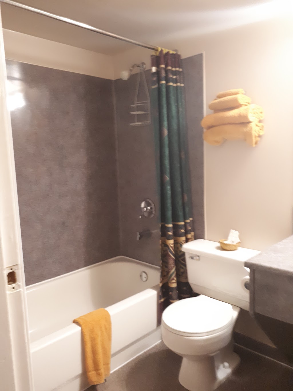Riders Motor Inn | 1759 Trans-Canada Hwy, Kamloops, BC V2C 3Z6, Canada | Phone: (250) 374-2144