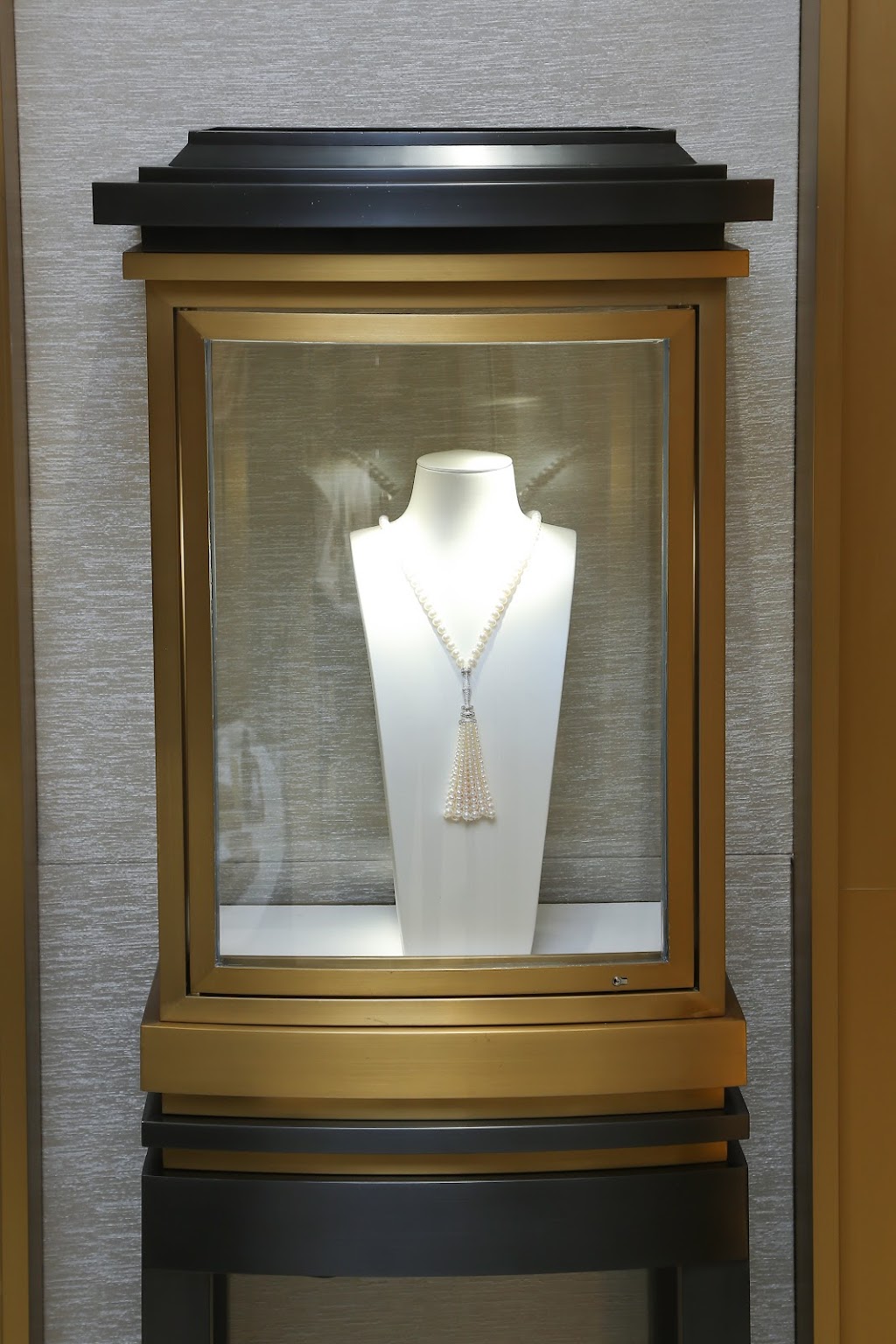 Lao Feng Xiang Jewelry | 6551 No. 3 Rd, Richmond, BC V6Y 2B6, Canada | Phone: (604) 628-5578