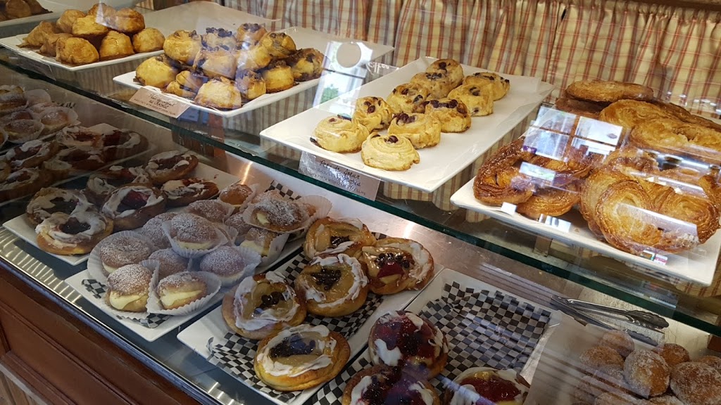 Boulangerie Bouchard | 1648 Chemin des Coudriers, LIsle-aux-Coudres, QC G0A 1X0, Canada | Phone: (418) 438-2454