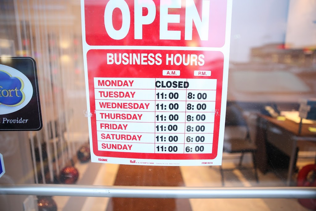 the Royal Feet | 5620 Finch Ave E, Scarborough, ON M1B 1T1, Canada | Phone: (416) 298-3003
