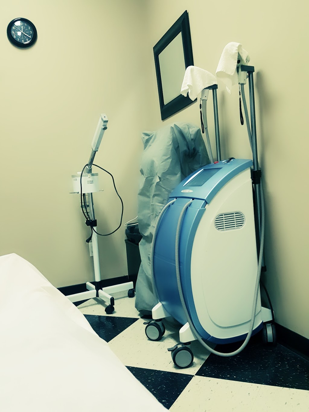 Richmond Skin and Laser Centre | 998 Keewatin St, Winnipeg, MB R2R 2V1, Canada | Phone: (204) 415-9165