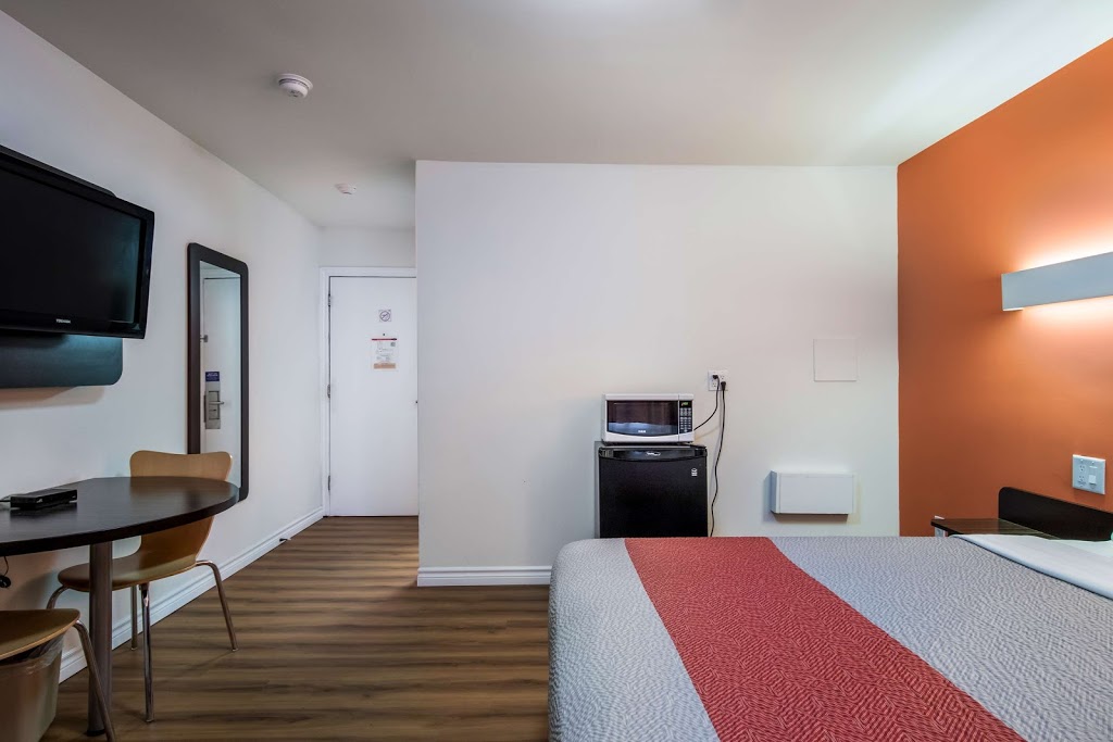 Motel 6 Sudbury, ON | 1222 Pioneer Rd, Sudbury, ON P3G 1A6, Canada | Phone: (705) 470-3004