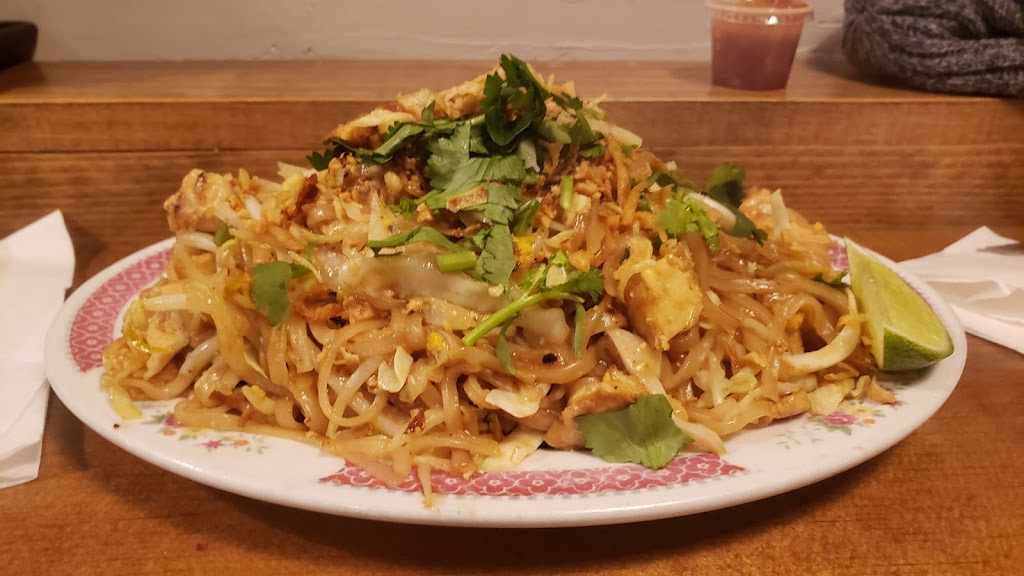 Phat Kaphrao | 3016B Bathurst St, North York, ON M6B 3B6, Canada | Phone: (416) 789-4085