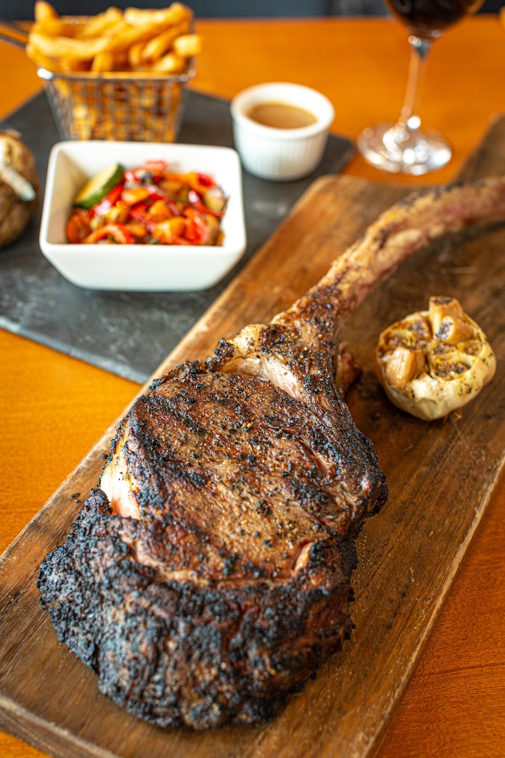 Tomahawk grill - Nicolet | 1141 Rue St Jean Baptiste, Nicolet, QC J3T 1W4, Canada | Phone: (819) 293-6262