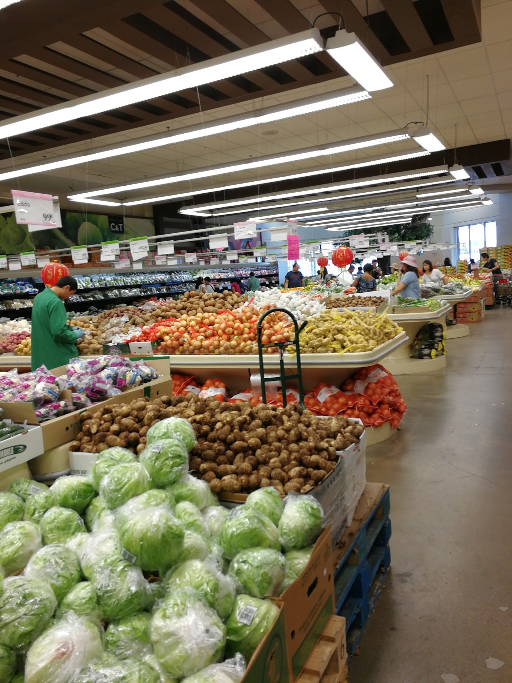 Marché C&T | 8200 Boulevard Taschereau, Brossard, QC J4X 2S6, Canada | Phone: (450) 671-2888