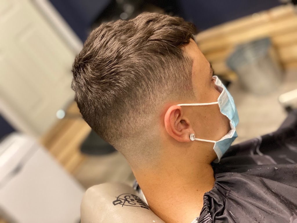 Creative Compound Barbershop | 1921 Applewood Ave, Innisfil, ON L9S 1W2, Canada | Phone: (647) 447-9844