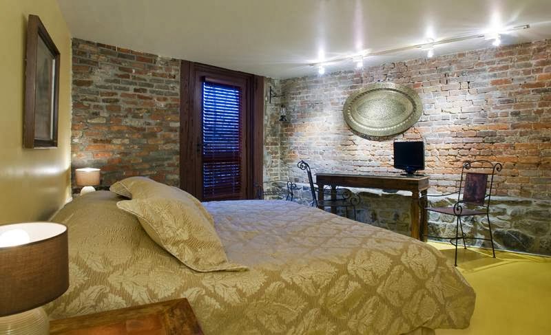 Auberge Bonsecours | 353 Rue Saint Paul Est, Montréal, QC H2Y 1H3, Canada | Phone: (514) 396-2662