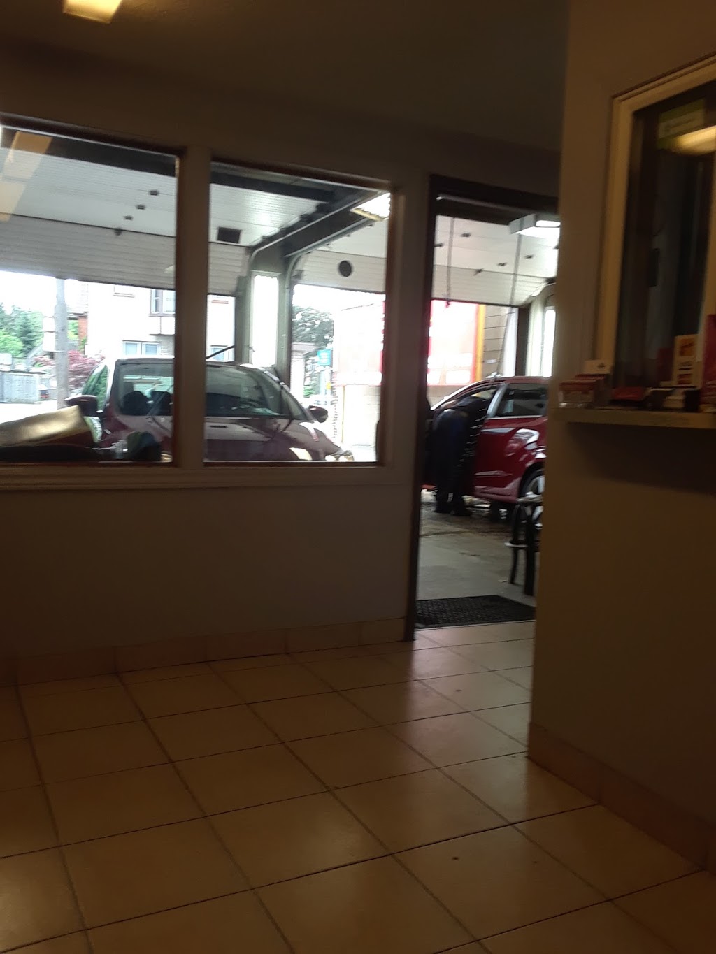 King Car Wash - Hamilton | 901 King St E, Hamilton, ON L8N 1B5, Canada | Phone: (905) 548-9229