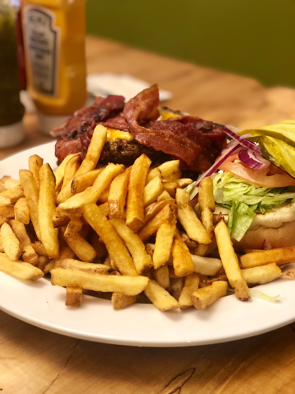 Mos Kitchen & Tavern | 234 Lakeshore Rd E, Oakville, ON L6J 1H7, Canada | Phone: (905) 844-0234