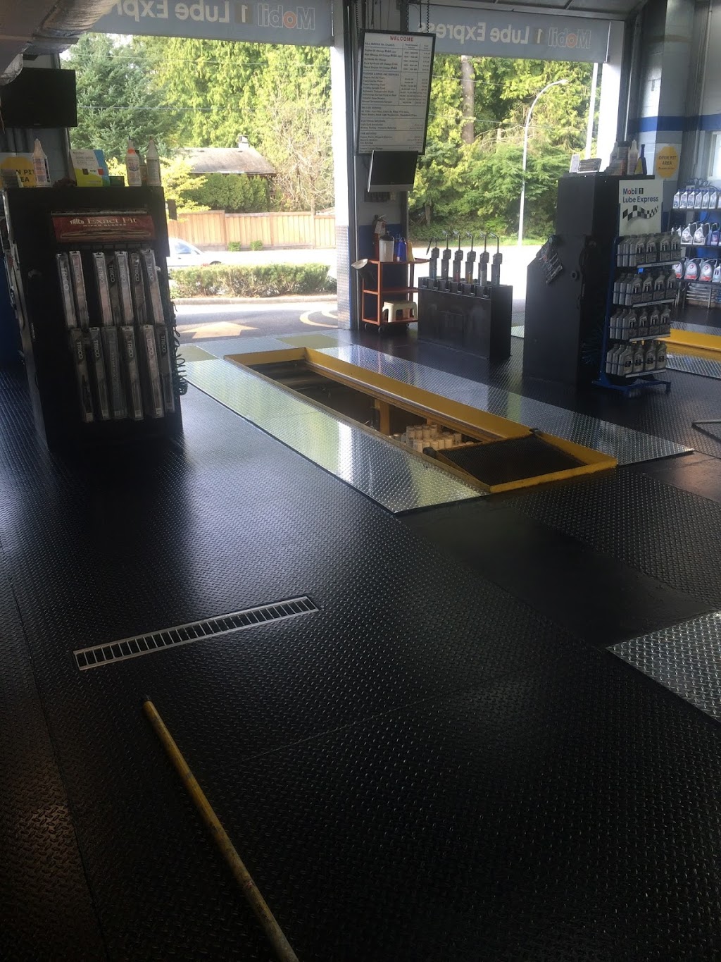 Mobil 1 Lube Express | 20540 88 Ave #101, Langley City, BC V1M 2Y6, Canada | Phone: (604) 882-1287