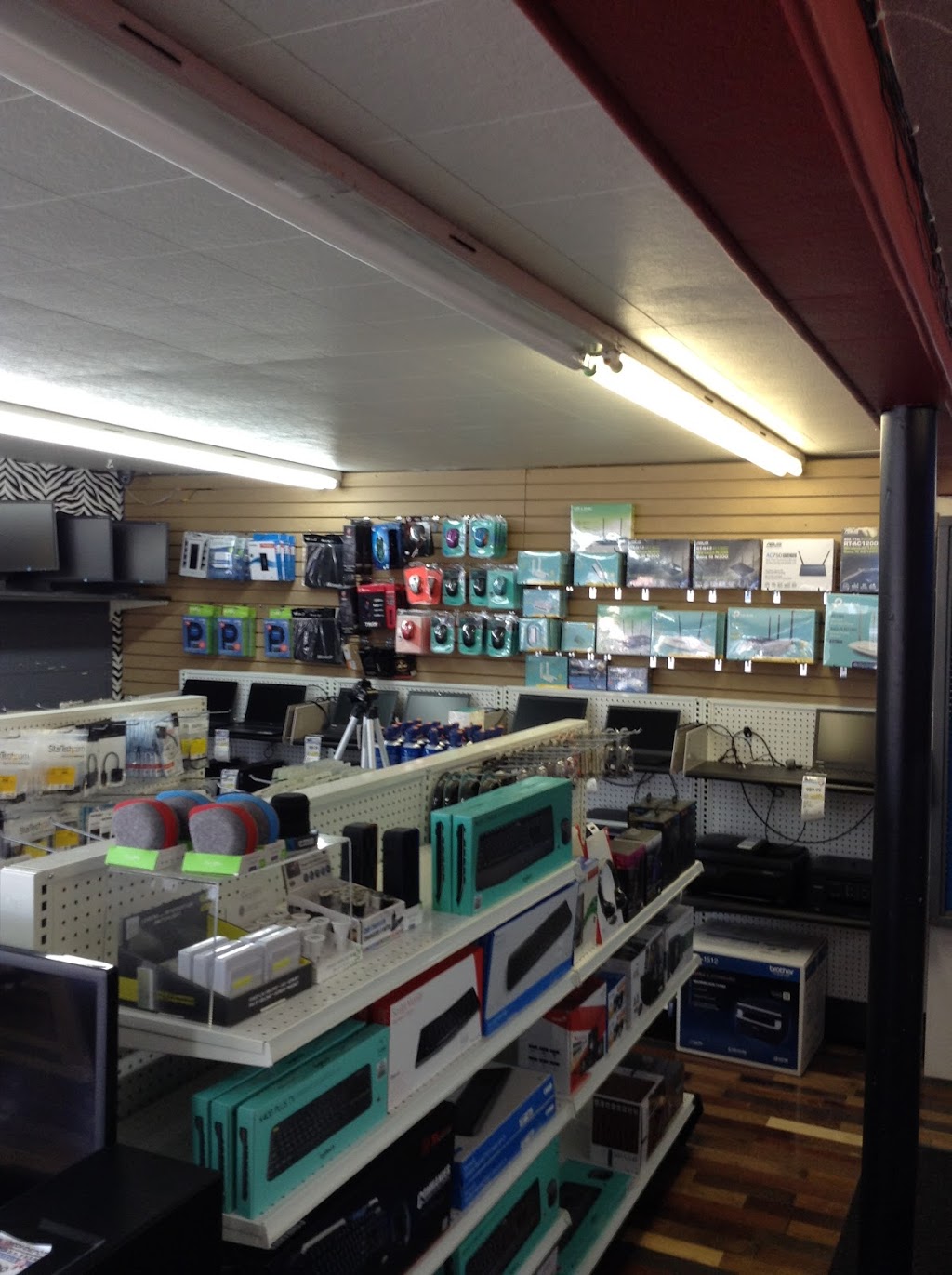 ORDI-DÉPÔT (Techno-Centre) Victoriaville Cherche le logo Bleu | 682 Boulevard des Bois Francs S, Victoriaville, QC G6P 5W7, Canada | Phone: (819) 551-1555
