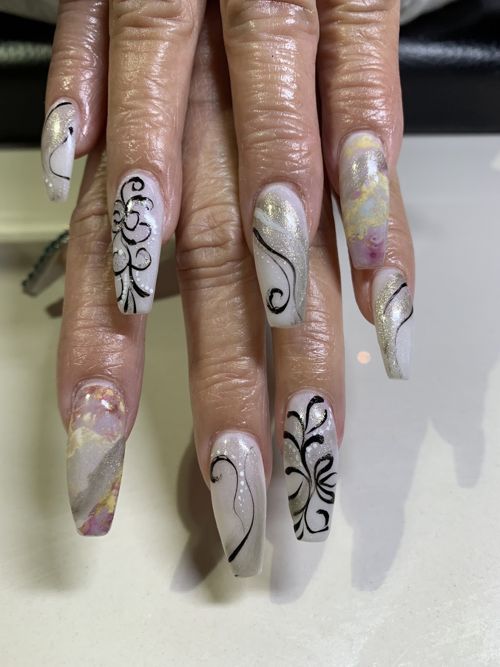Lavish Nails & Spas | 6100 Regional Rd 57 Unit 10-11, Niagara Falls, ON L2J 1A3, Canada | Phone: (905) 356-8561