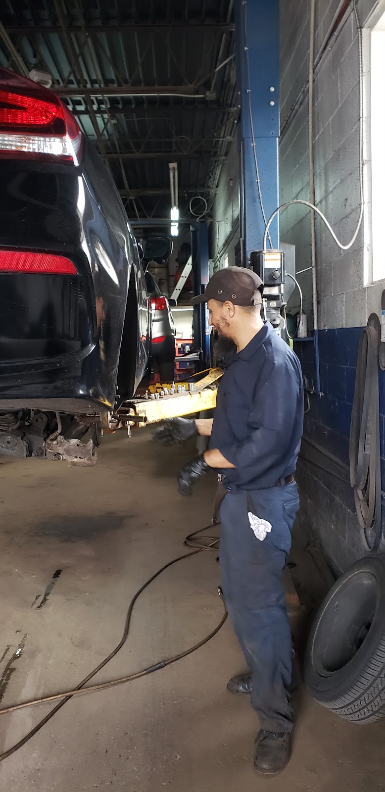 Garage Bonprix | 10581 Av lArchevêque, Montréal-Nord, QC H1H 3A1, Canada | Phone: (514) 329-7749