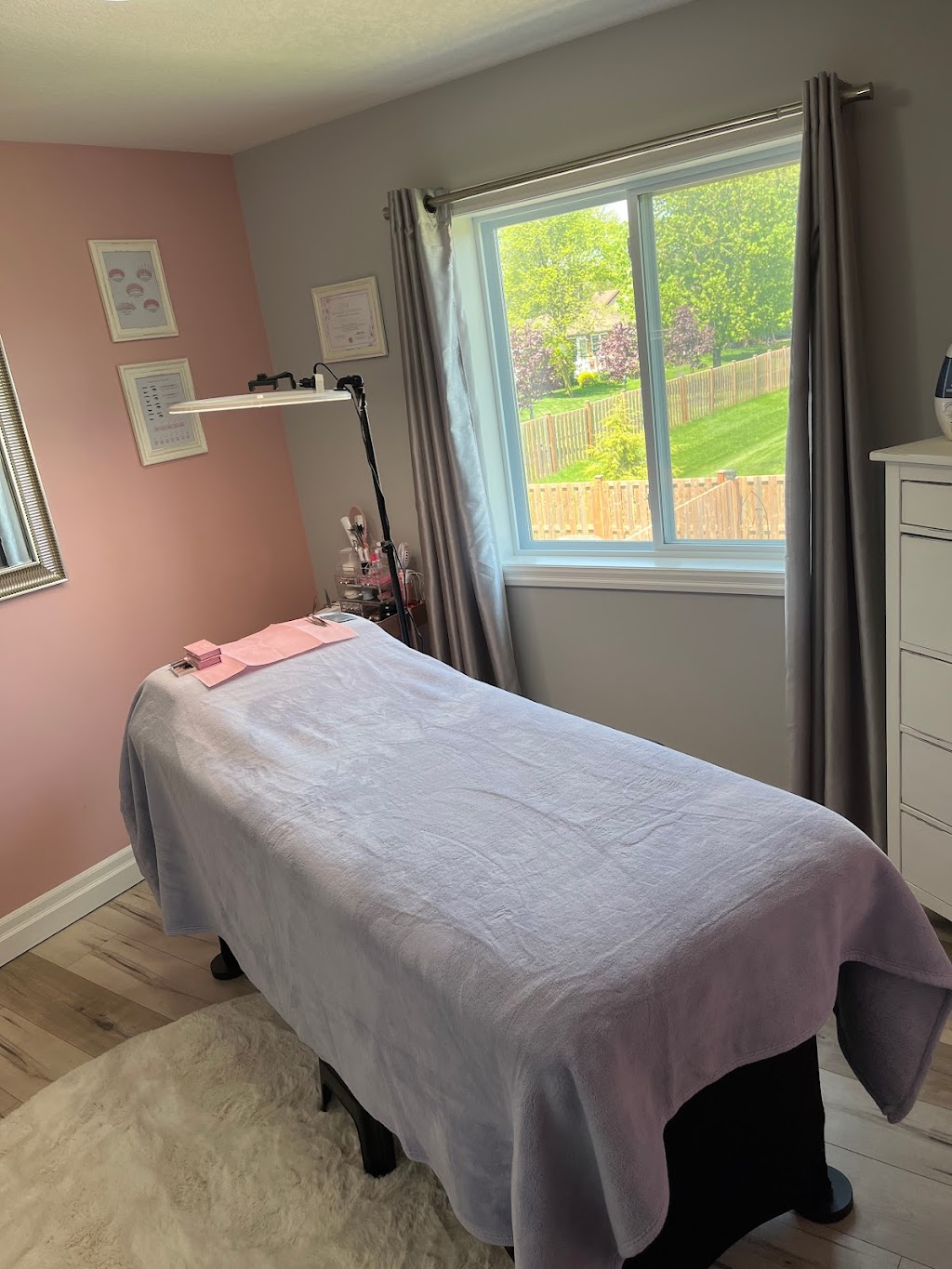 LashElle | 35 Roth St, Tavistock, ON N0B 2R0, Canada | Phone: (519) 588-2989