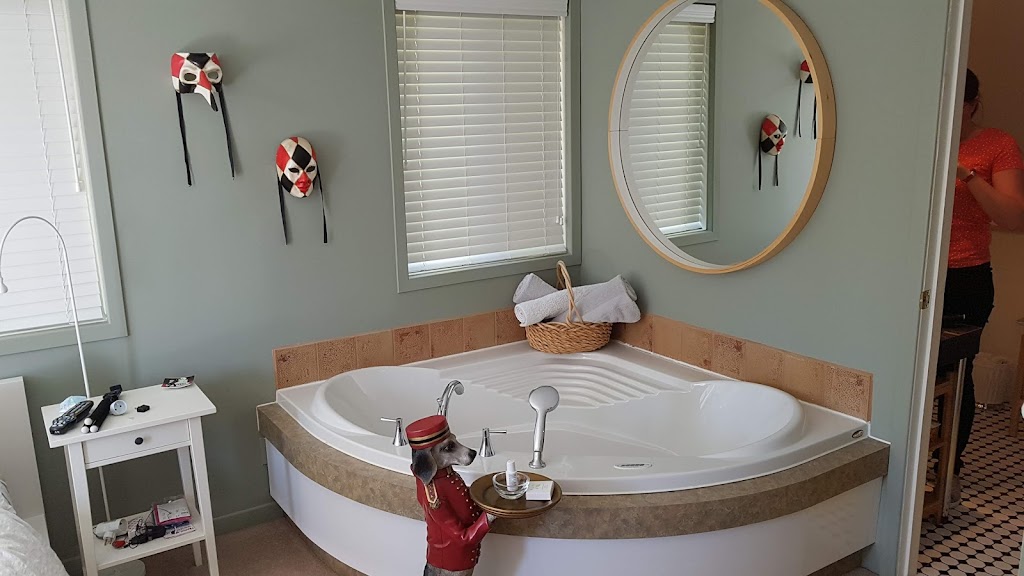 Auberge des Eaux Vives | 39 Rue de la Greve, La Malbaie, QC G5A 2R3, Canada | Phone: (418) 665-4808