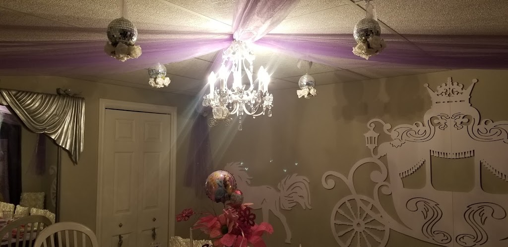 The Land of the Glass Slipper | 9 Old Oak Ln, Orangeville, ON L9W 4A9, Canada | Phone: (519) 215-0950