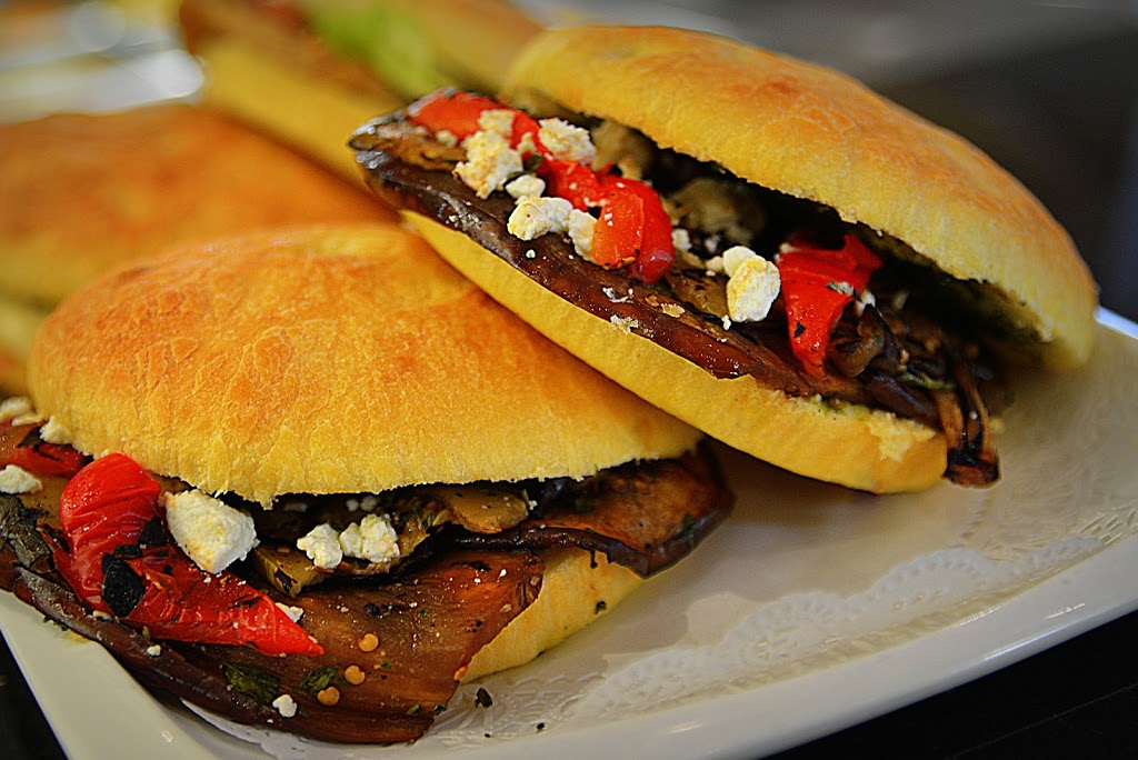 Zona Caffe | 9401 Jane St, Maple, ON L6A 4H7, Canada | Phone: (905) 303-1331