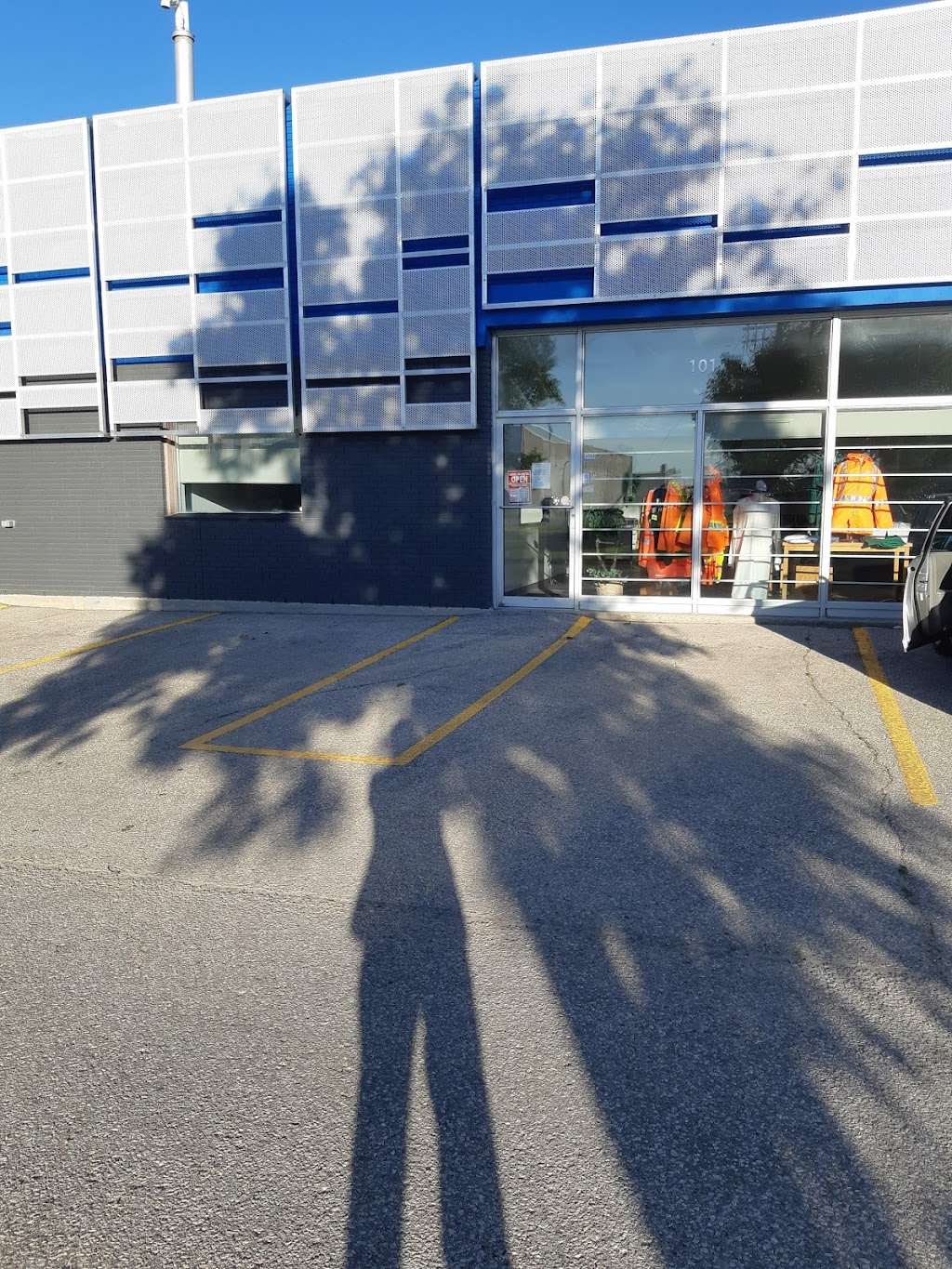 Pine Falls Work Wear | 1200 Sherwin Rd #101, Winnipeg, MB R3H 0V1, Canada | Phone: (204) 779-0312