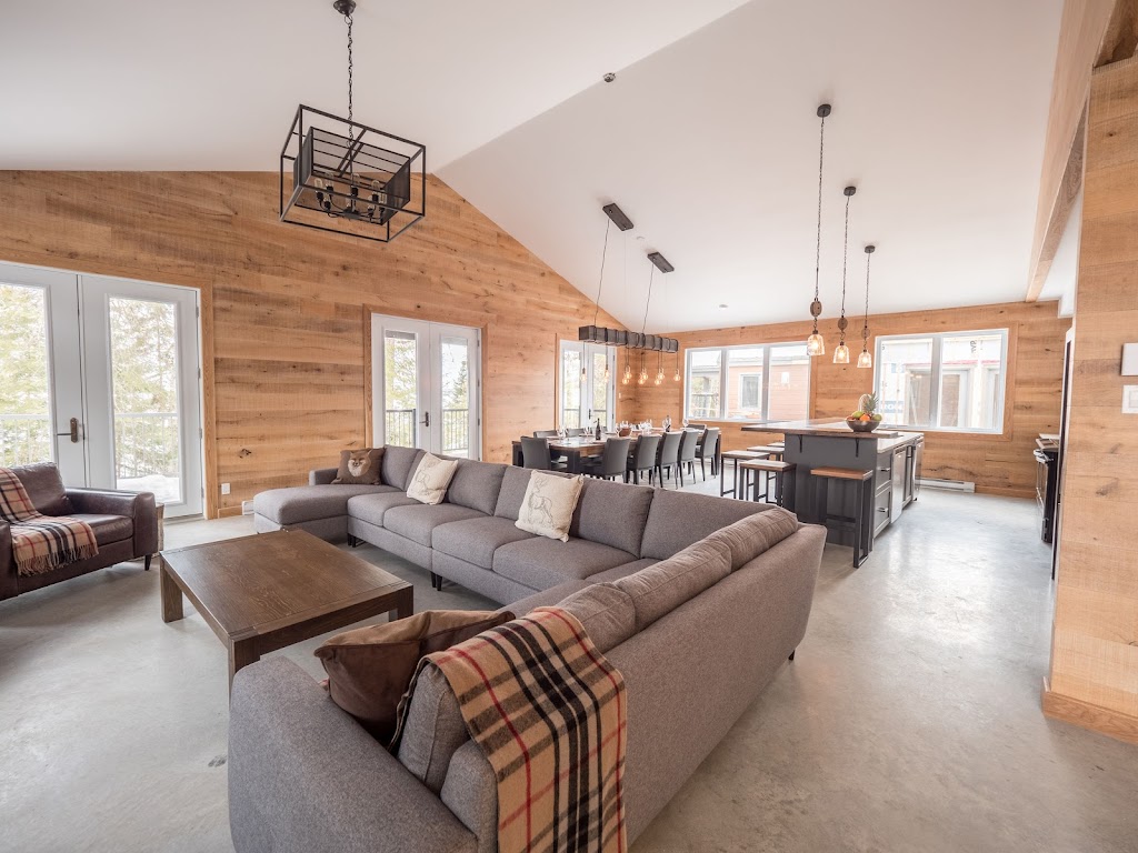 Chalets du Lac Taureau | 1601 Chem. de la Baie-du-Milieu, Saint-Michel-des-Saints, QC J0K 3B0, Canada | Phone: (450) 833-1919