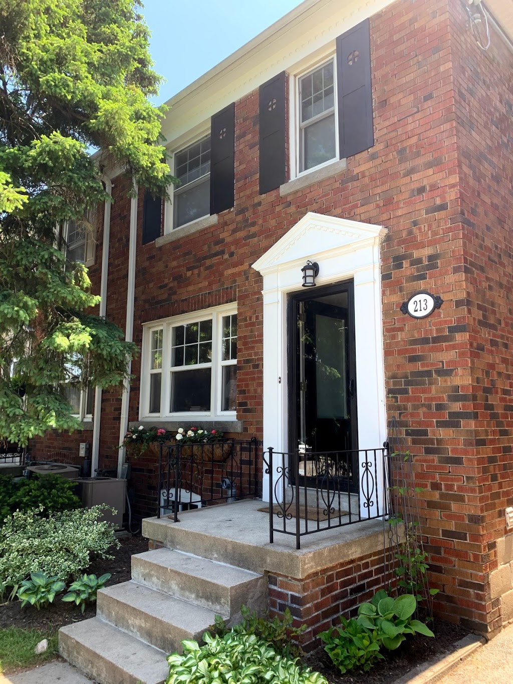 English Painter | 26 Lankin Blvd, East York, ON M4J 4W8, Canada | Phone: (416) 422-3532