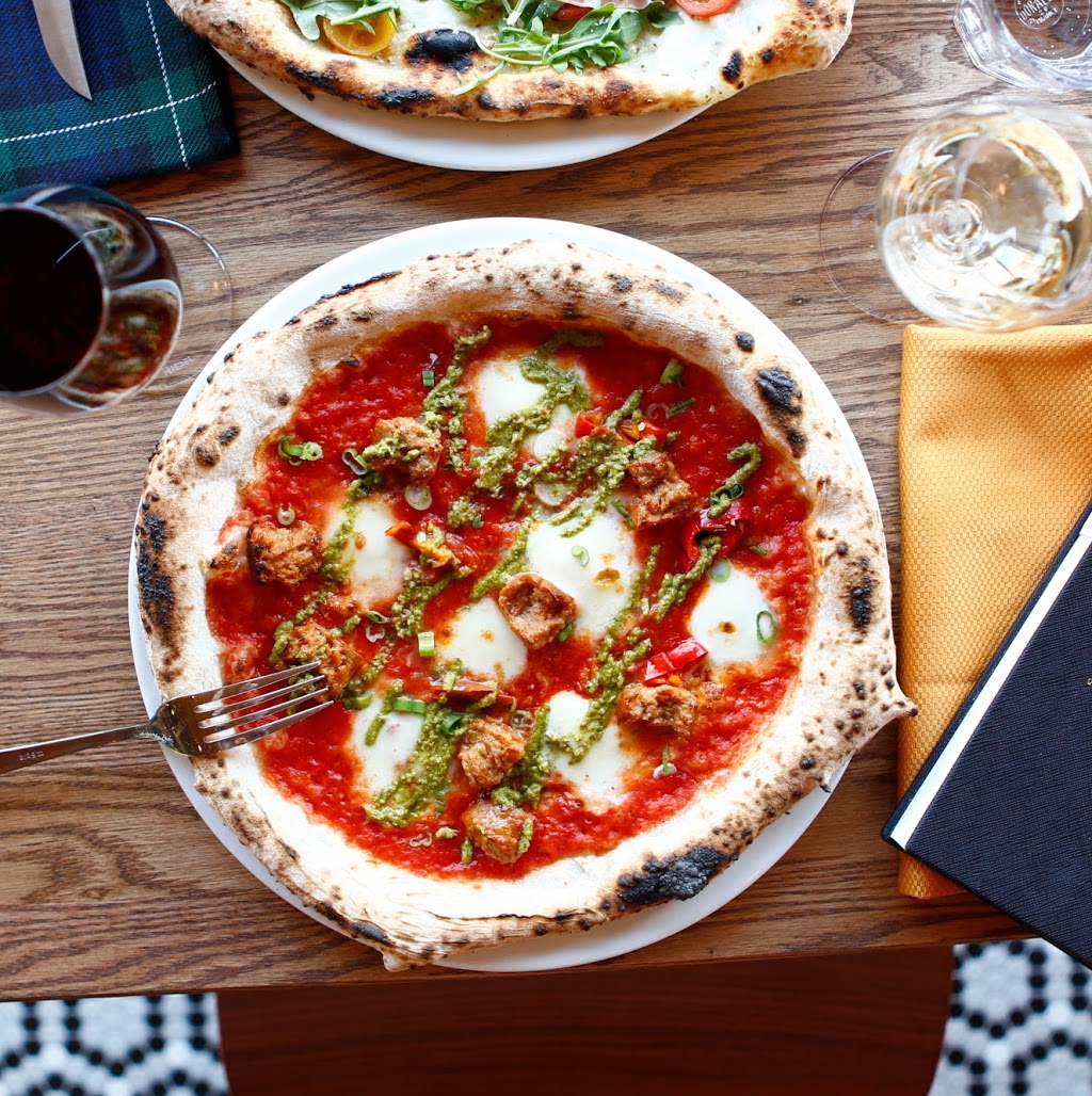 N° 900 pizzeria | 540 Promenade Du Centropolis, Laval, QC H7T 3C2, Canada | Phone: (450) 973-0947