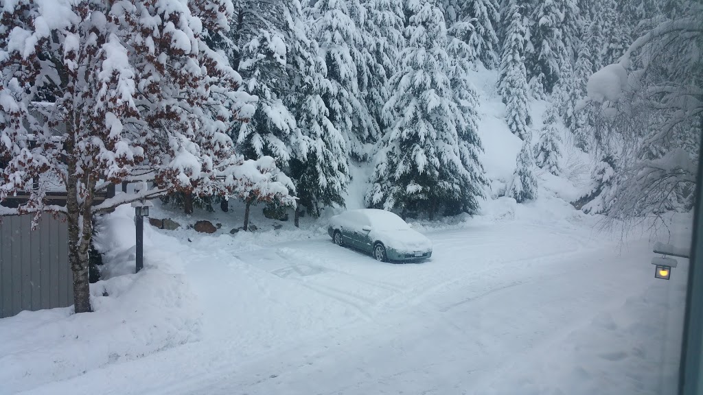 Slopeside Accommodations Whistler | 2560 Snowridge Crescent, Whistler, BC V0N 1B2, Canada | Phone: (604) 938-9470