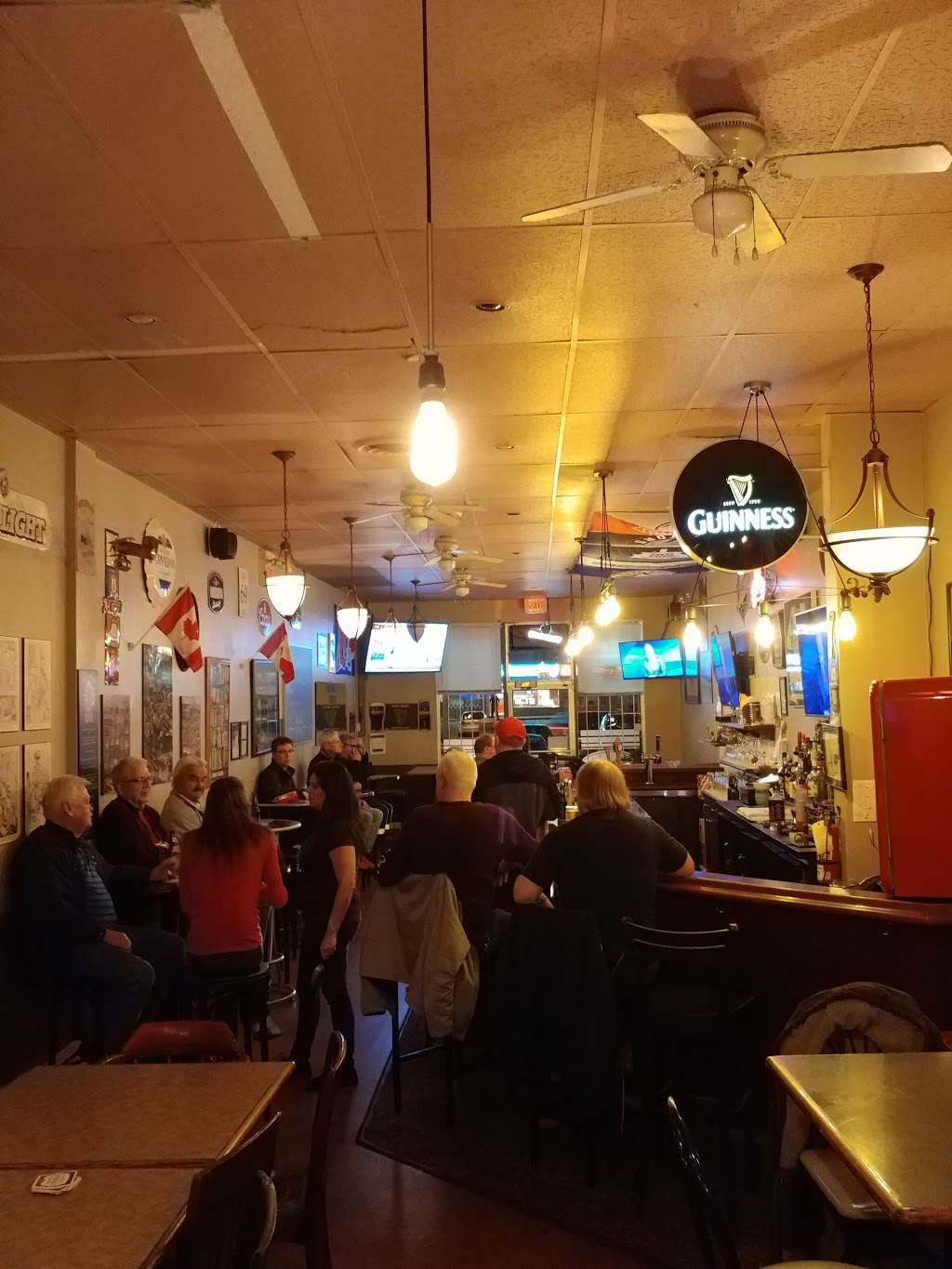 Malones Tavern | 117 Ellesmere Rd, Scarborough, ON M1R 4C3, Canada | Phone: (416) 445-5678