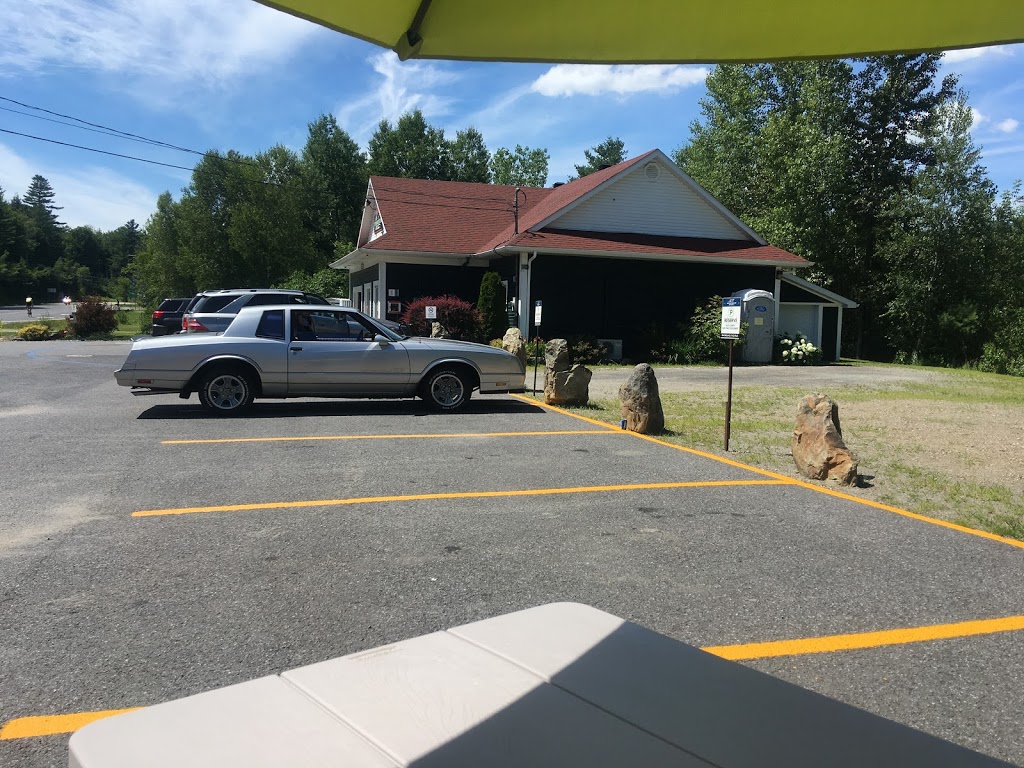 Dépanneur Fusée J.C. | 926 Route Bolton Pass, Bolton-Est, QC J0E 1G0, Canada | Phone: (450) 292-0002
