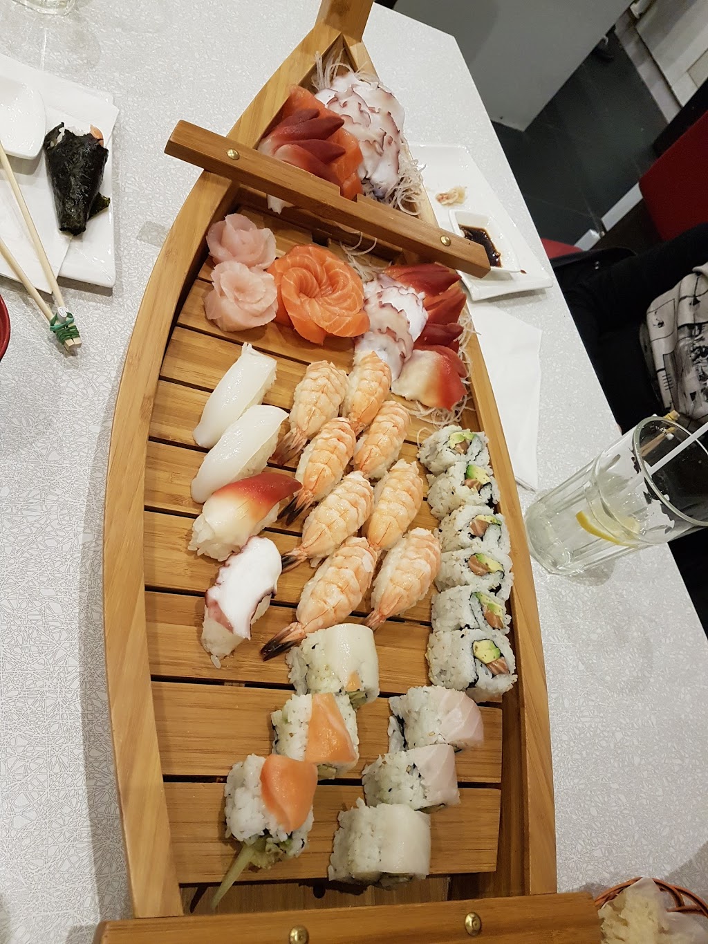 General Sushi | 1065 Davis Dr, Newmarket, ON L3Y 2R9, Canada | Phone: (905) 235-8007