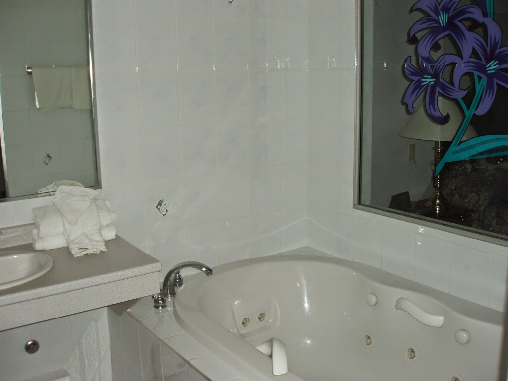 Rodeway Inn Fallsview | 6663 Stanley Ave, Niagara Falls, ON L2G 3Y9, Canada | Phone: (905) 354-2322