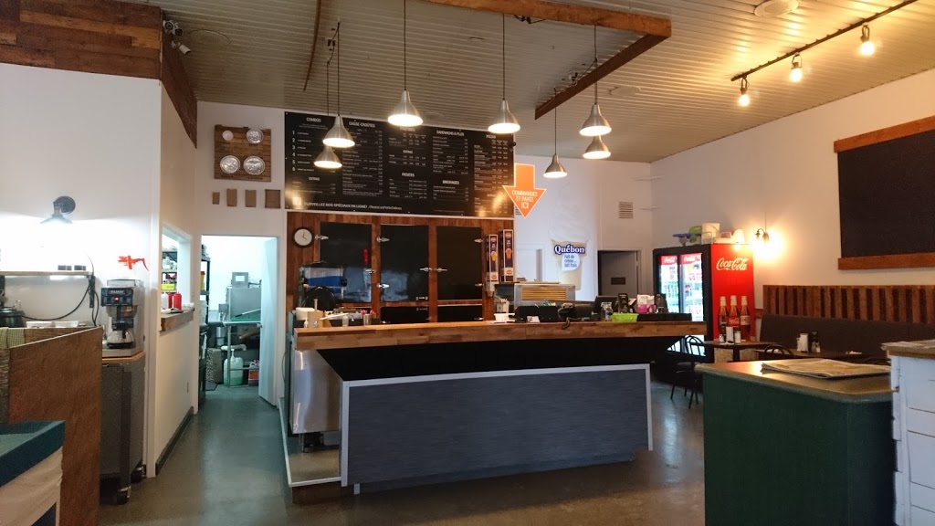 Resto Les Petits Delices | Saint-Alexandre, QC J0J 1S0, Canada | Phone: (438) 498-3354