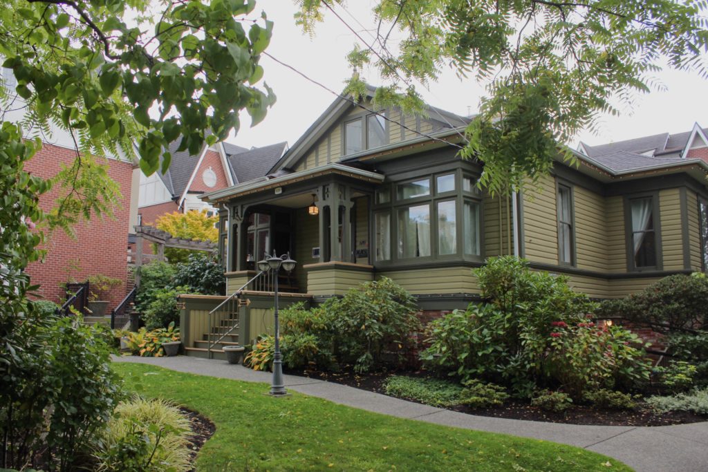 Robert Porter Inn | 649 Superior St, Victoria, BC V8V 1V1, Canada | Phone: (778) 385-6262