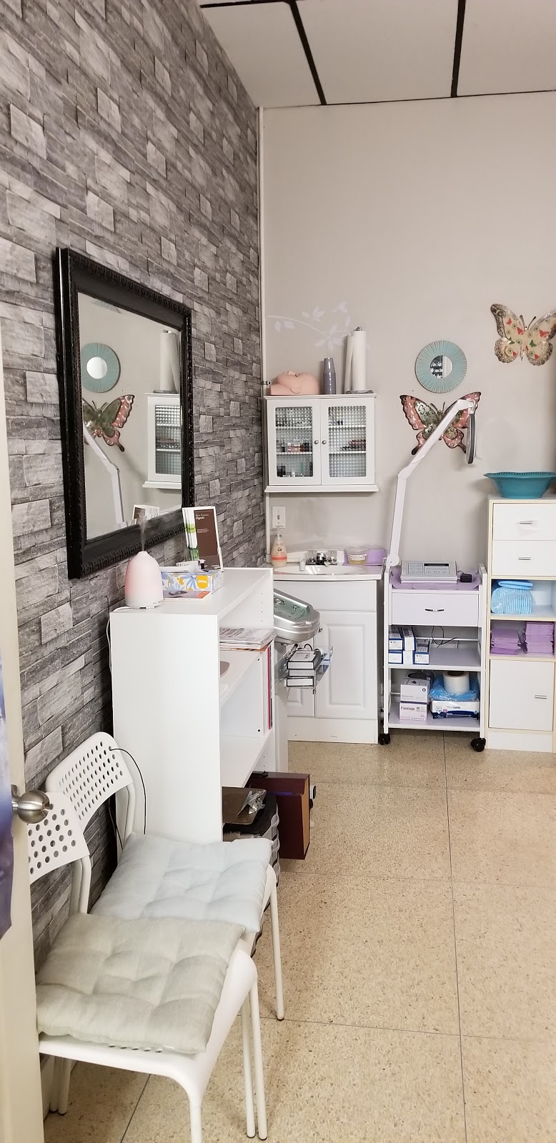 Manuelas Hair Design & Spa | 3635 Cawthra Rd, Mississauga, ON L5A 2Y5, Canada | Phone: (905) 270-6550