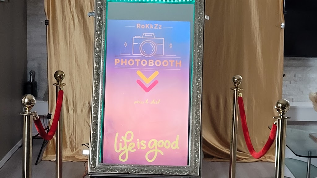 RoKkZz Photo Booth | Harlow Bay, Winnipeg, MB R2C 5N5, Canada | Phone: (204) 599-3971