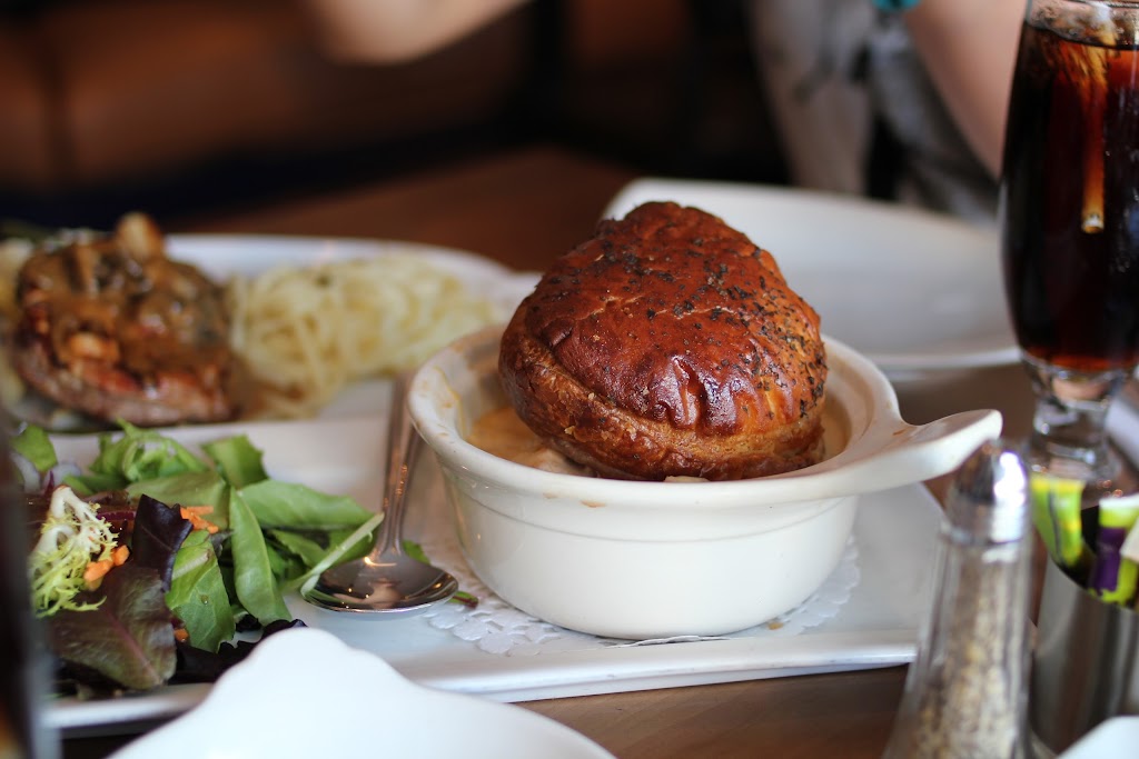 Le Petit Cochon Dingue | 24 Bd Champlain, Québec, QC G1K 4H7, Canada | Phone: (418) 694-0303