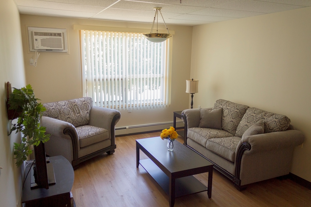 AgeCare Orchard Manor | 951 Cassils Rd W, Brooks, AB T1R 1K9, Canada | Phone: (403) 362-6188