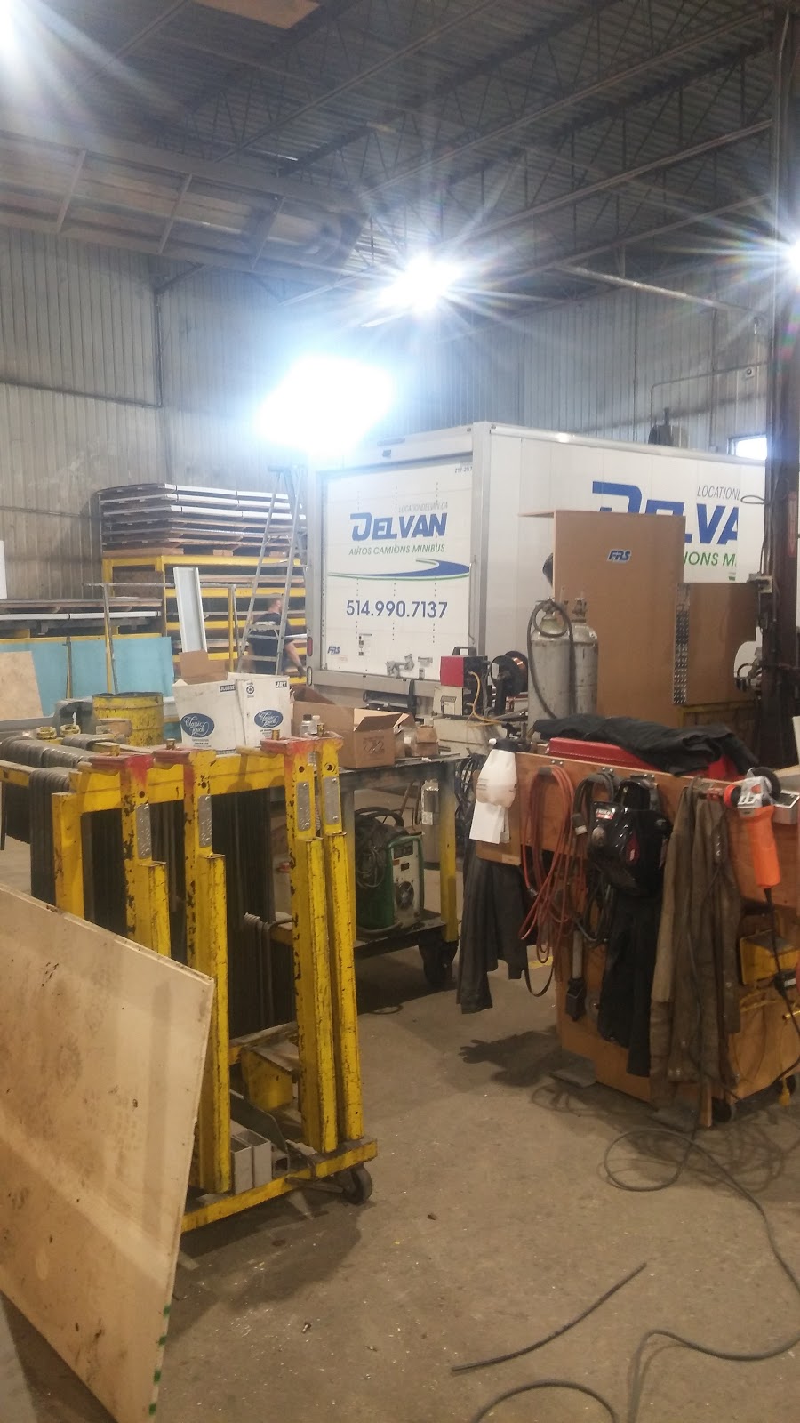 Fourgons Rive Sud Inc | 826 Bd Guimond, Longueuil, QC J4G 1T5, Canada | Phone: (450) 646-6398
