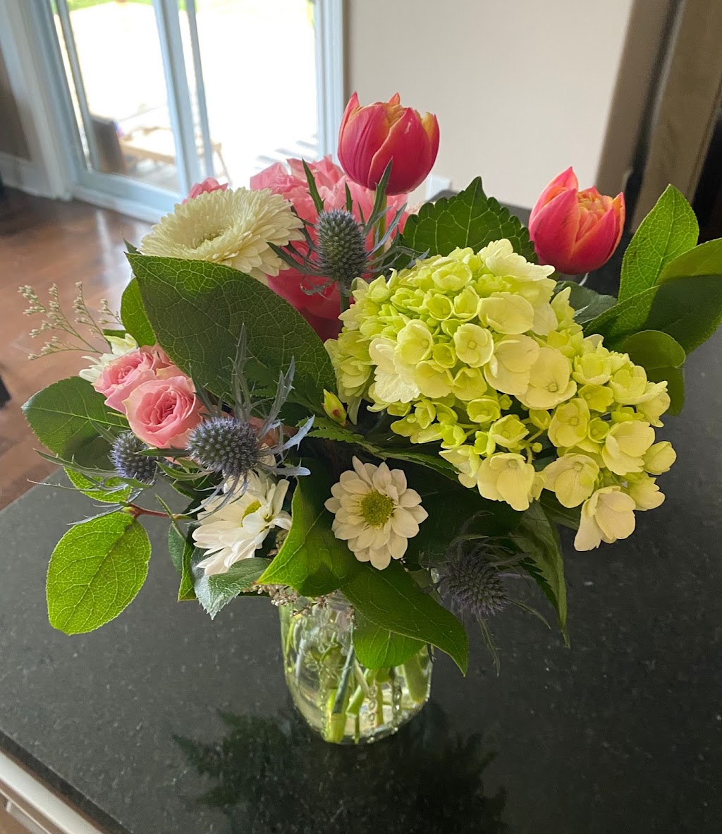 The Floral Boutique | 113 Bridge St, Carleton Place, ON K7C 2V4, Canada | Phone: (613) 253-2424