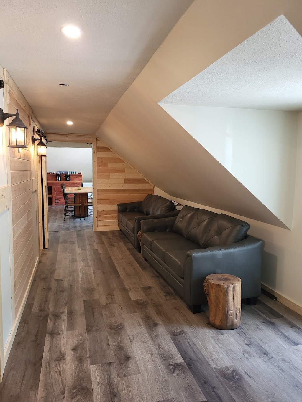 The Orchard (Hostel Private Bunks) | 4999 Highway 93, 1 B 27 Unit, Radium Hot Springs, BC V0A 1M0, Canada | Phone: (250) 347-0011