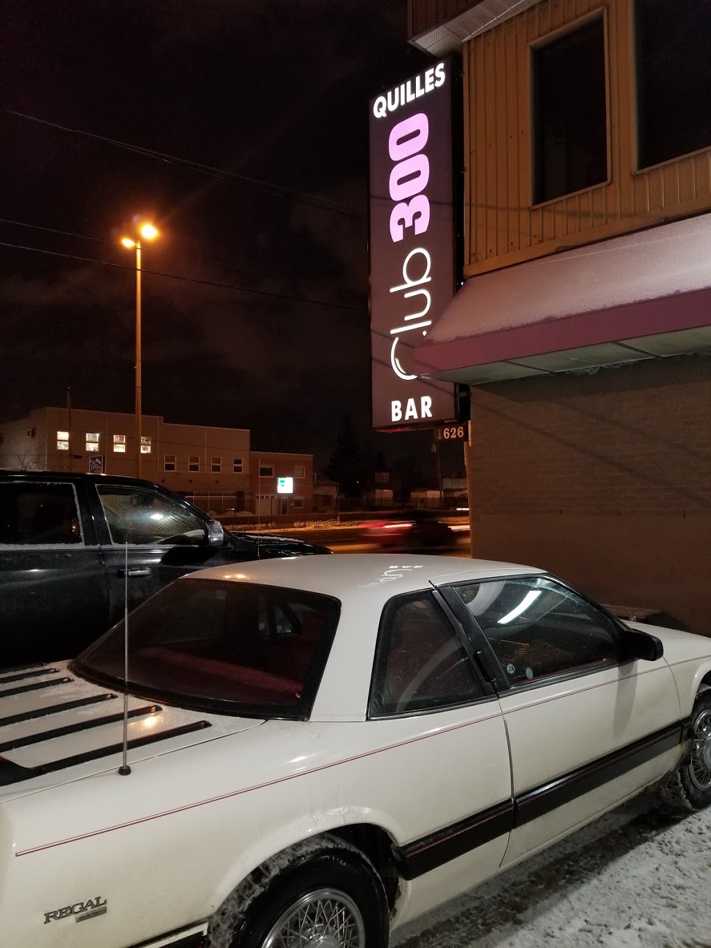 Club 300 Longueuil Bowling Quilles & Karaoké | 1626 Boulevard Taschereau, LeMoyne, QC J4P 3M9, Canada | Phone: (450) 671-7892