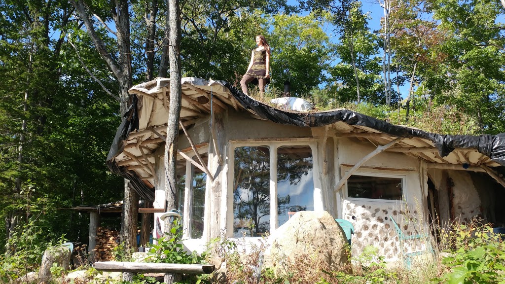 LHobbitation / Hobbit House | 545 Avenue 3 St Vincent, Sainte-Béatrix, QC J0K 1Y0, Canada | Phone: (450) 803-7858