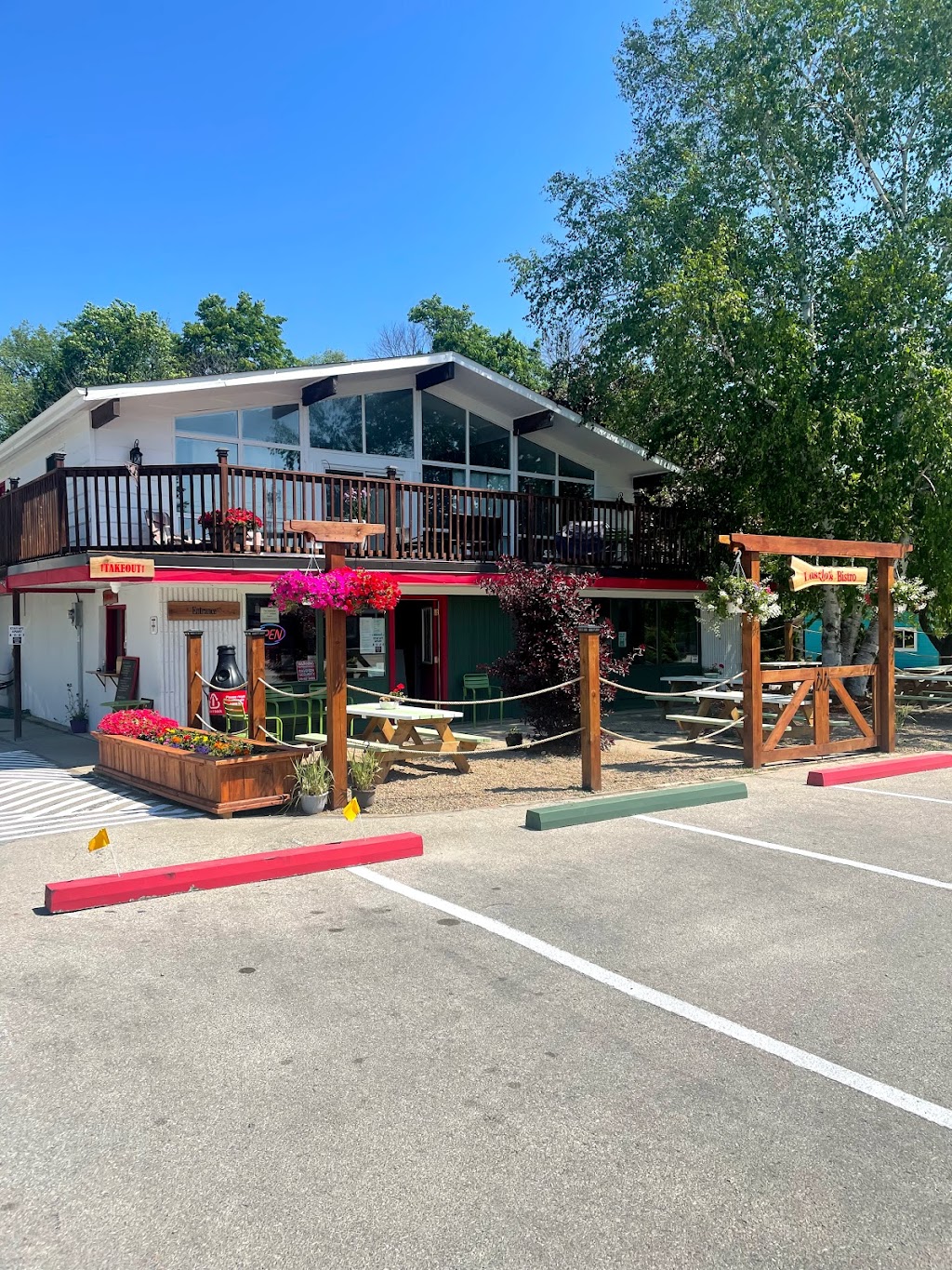 Laszlo’s Bistro & Pizza | 643 Main St, Sauble Beach, ON N0H 2G0, Canada | Phone: (519) 341-2152