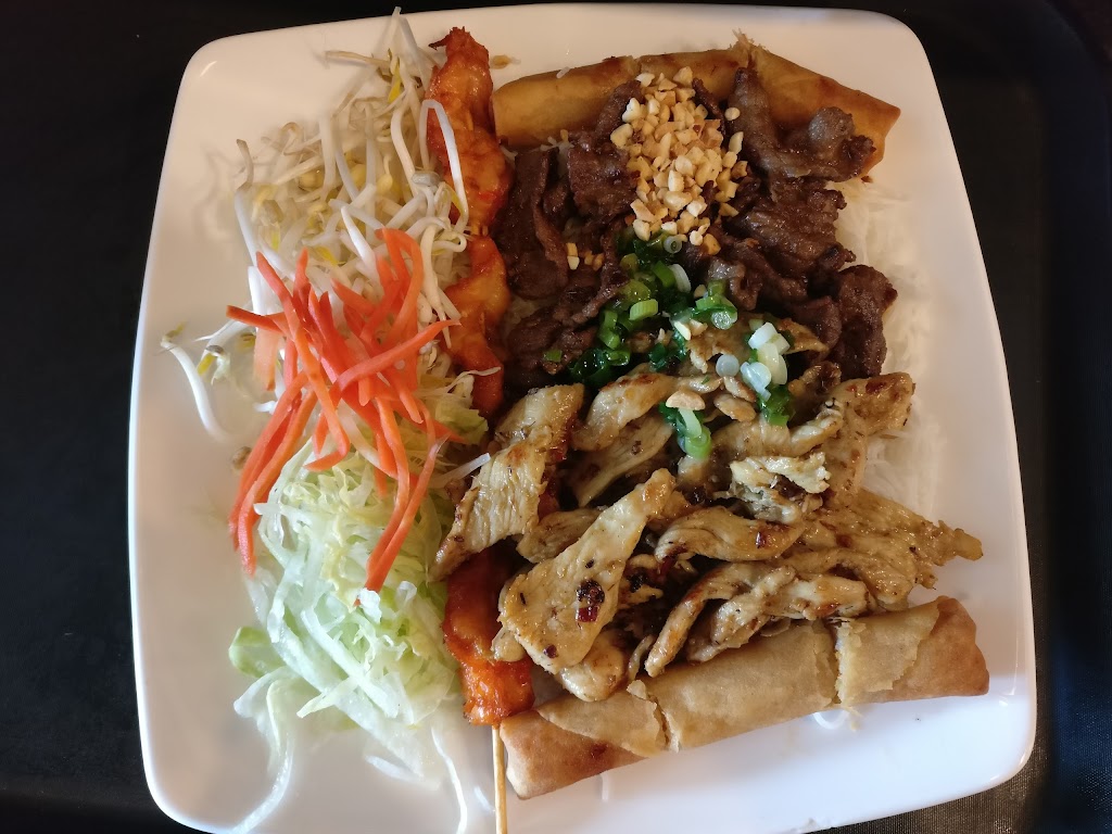 Pho Minh Vietnamese | 800 Pine Rd #110G, Strathmore, AB T1P 0A2, Canada | Phone: (403) 901-0881