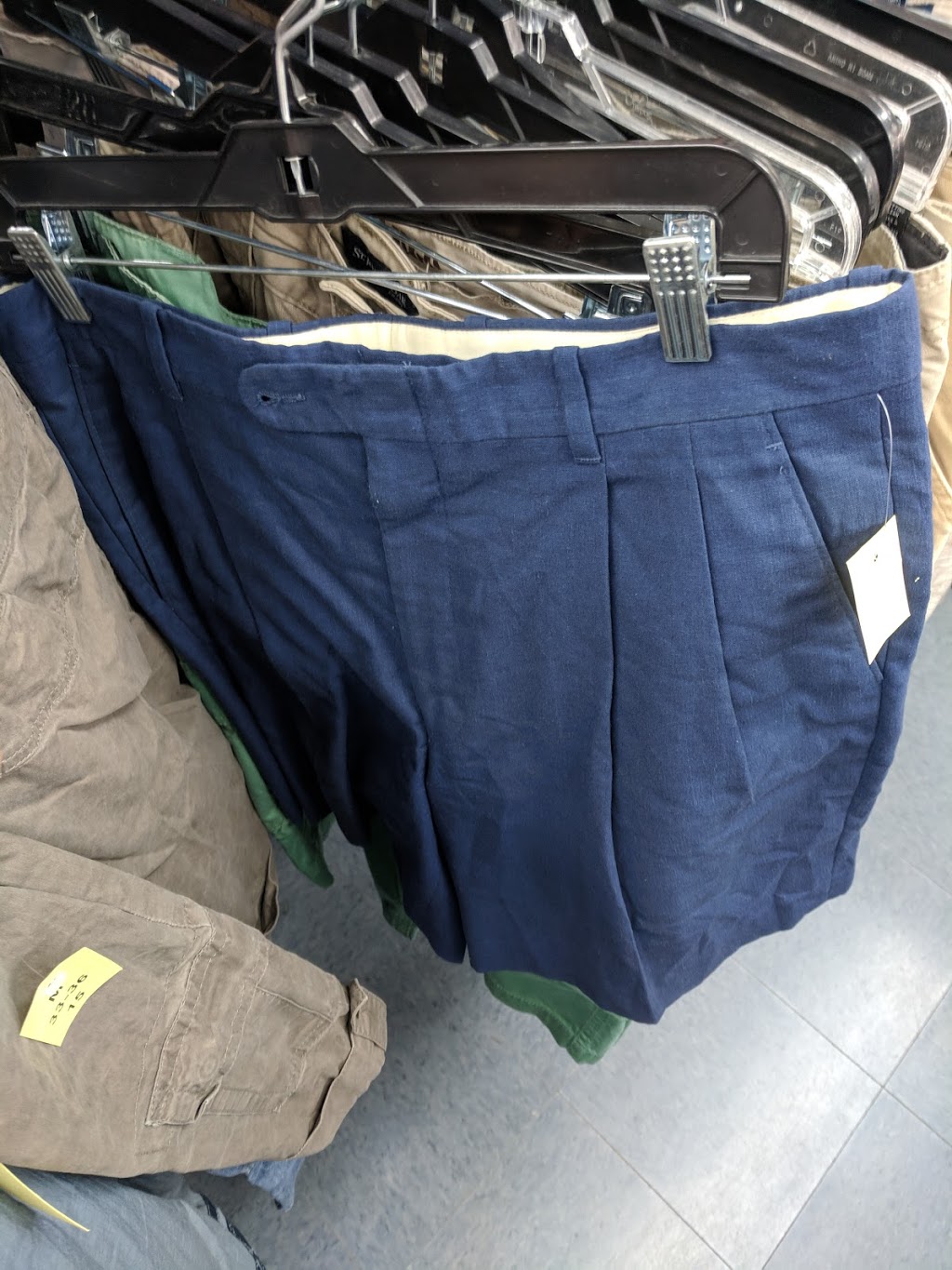 Fripe-Prix Renaissance | 3238 Rue Masson, Montréal, QC H1Y 1Y3, Canada | Phone: (514) 376-8836
