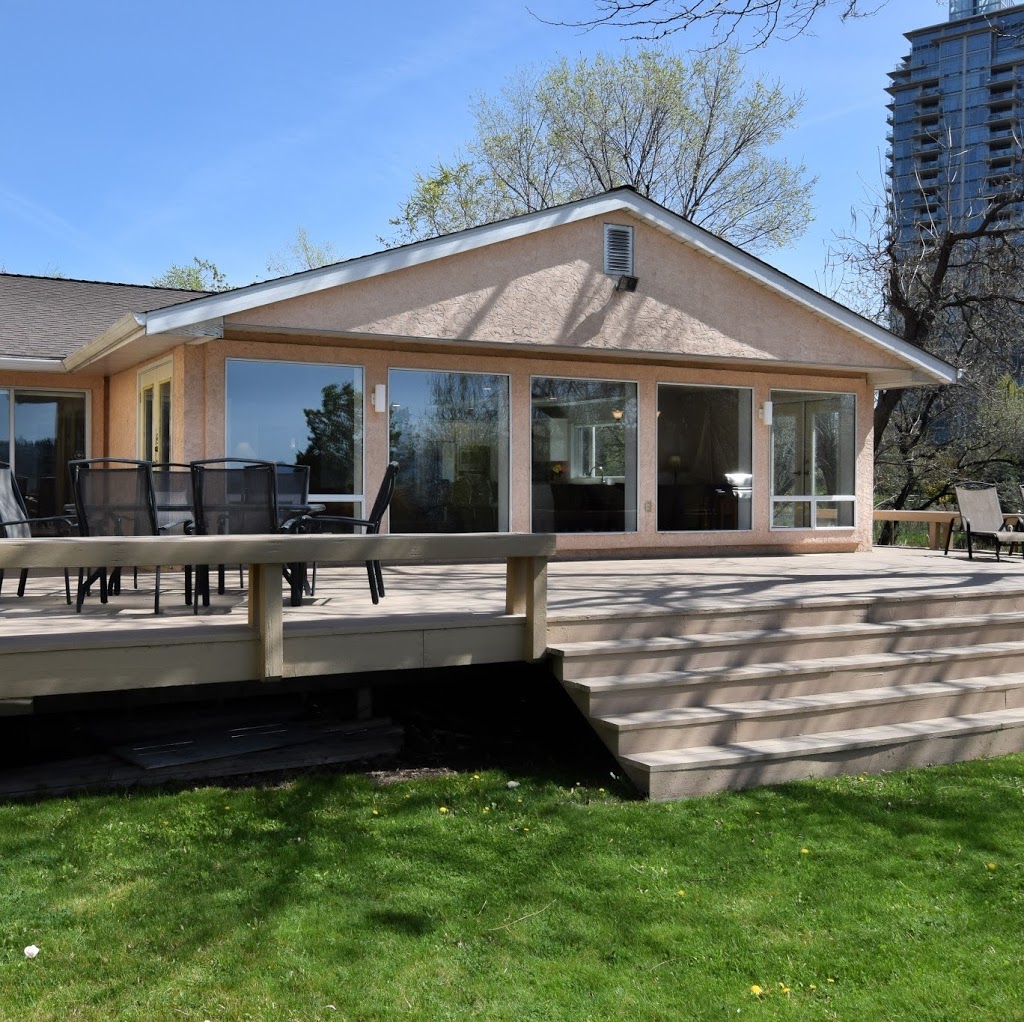 The Beach House in Kelowna | 998 Manhattan Dr, Kelowna, BC V1Y 1H5, Canada | Phone: (604) 309-1208