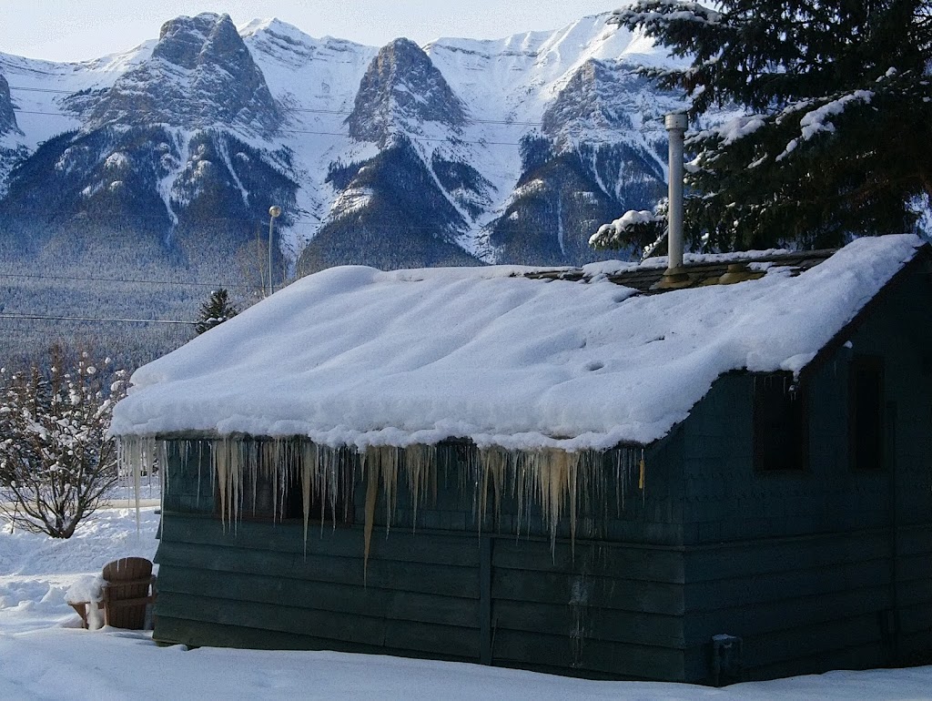 Rundle Chalet | 1100 Harvie Heights Rd, Harvie Heights, AB T1W 2W2, Canada | Phone: (403) 456-7686