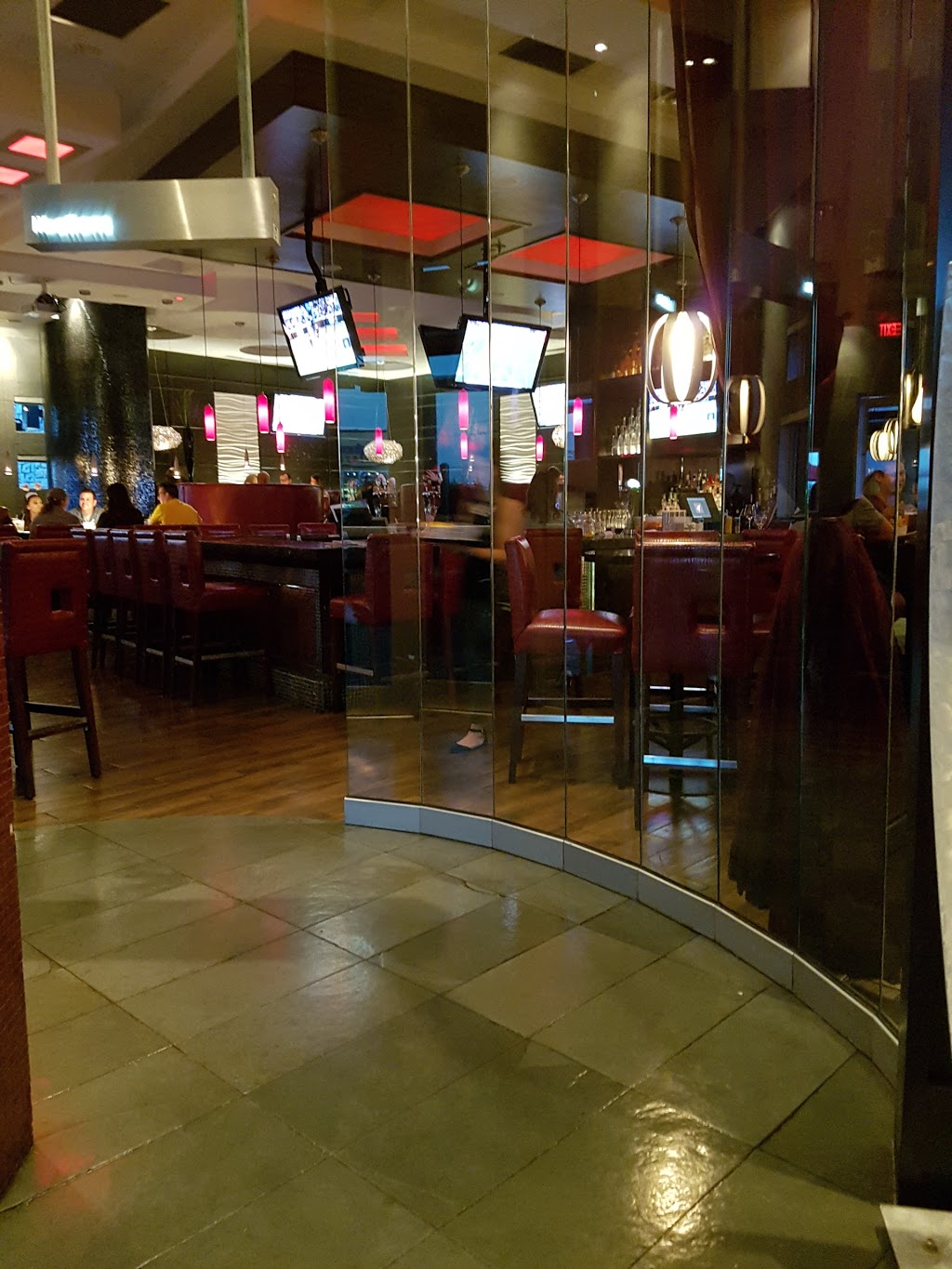 Moxies Grill & Bar | 1620 Kenaston Blvd, Winnipeg, MB R3P 0Y4, Canada | Phone: (204) 489-1199