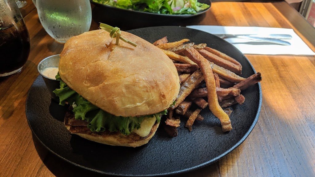 Meech & Munch | 205 Chemin Old Chelsea, Chelsea, QC J9B 1J3, Canada | Phone: (819) 827-1761