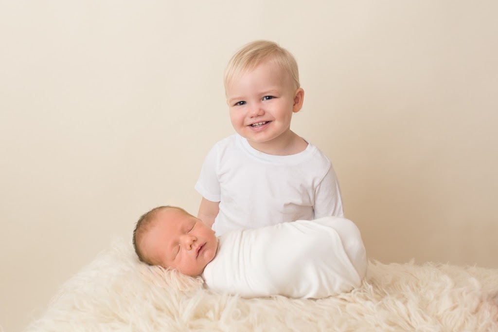 Cest lAmour Photography | 1211 King St E, Oshawa, ON L1H 1J1, Canada | Phone: (905) 995-0994